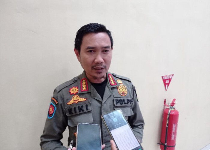 Satpol PP Kota Bandar Lampung Mulai Tertibkan APK di Masa Tenang