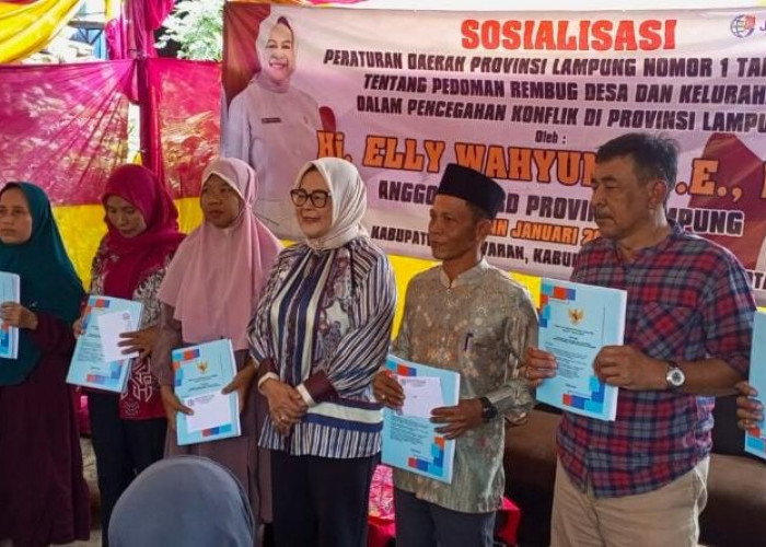 Ely Wahyuni Sosialisasikan Perda Rembug Desa di Pesawaran