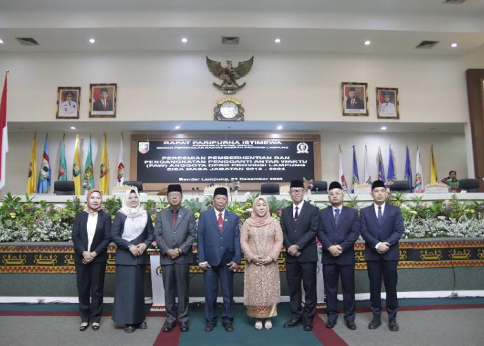 Sekdaprov Fahrizal Menghadiri Pelantikan Zamzani Sebagai PAW Anggota DPRD Lampung 