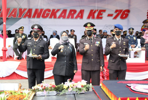 Wagub Nunik Hadiri Peringatan Hari Bhayangkara Ke-76 di Mapolda Lampung