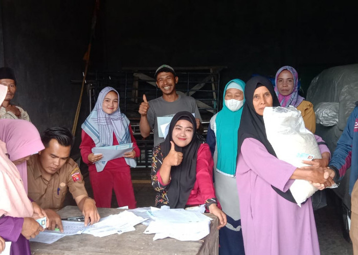 Warga Padang Tambak Bersyukur, Terima Bansos CPP Saat Harga Beras Naik 