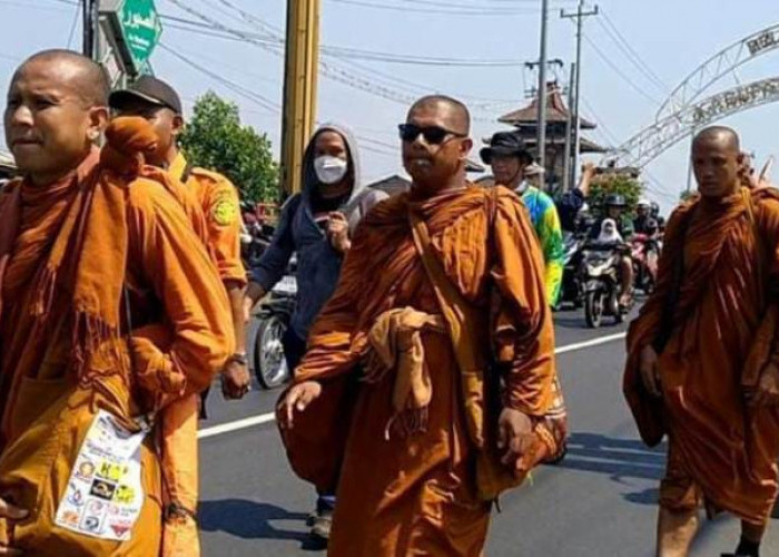 Ini Penyebab Rombongan Biksu Thailand Menangis saat Tiba di Tegal