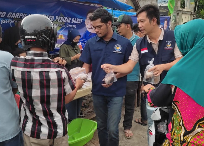 Gandeng Pedagang Takjil DPD Garpu Pesbar Bagikan Ribuan Takjil Gratis