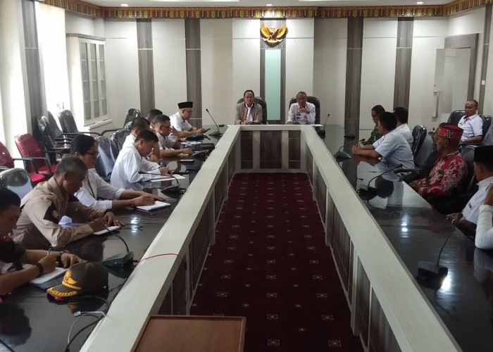 Pj Bupati Lampung Barat Pimpin Rapat Bahas Penanganan Konflik Warga dan Harimau 