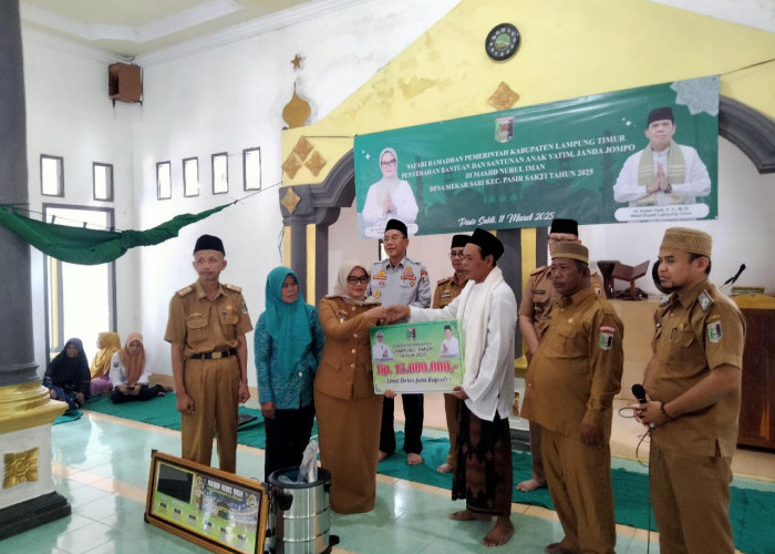 Bupati Lampung Timur Gelar Safari Ramadhan dan Salurkan Bantuan di Masjid Nurul Iman