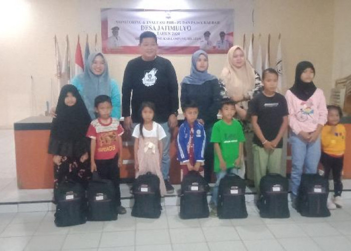 Melalui Program Swasembada Sekolah, Pemerintah Desa Jatimulyo Salurkan Peralatan Sekolah 