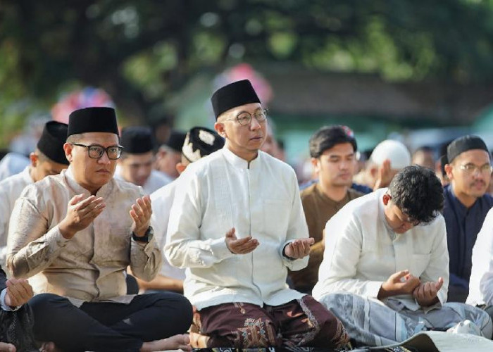 Gubernur Mirza Sholat Idul Adha Bersama Ribuan Masyarakat di Lapangan Saburai Bandar Lampung