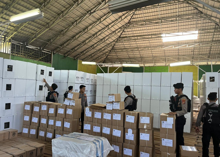 Pastikan Keamanan Logistik Pilkada 2024, Polres Lampung Utara Patroli di Gudang KPU