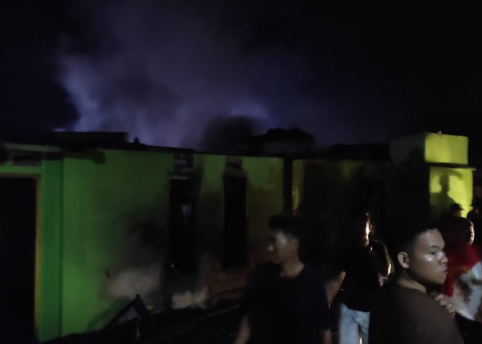 Kerugian Kebakaran diperkirakan Capai Rp950 Juta, Ada Rumah Anggota Polsek Bengkunat Ikut Ludes