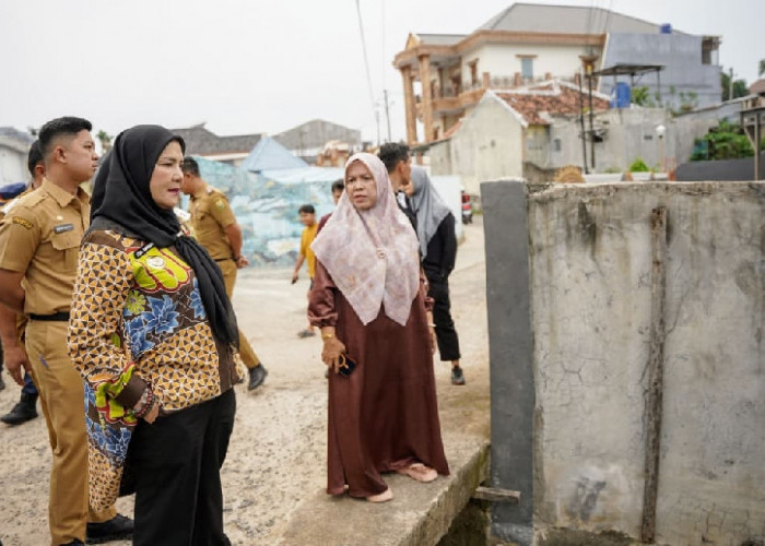 Wali Kota Bandar Lampung Cek Kondisi Drainase, di Perumahan Pujangga Alam untuk Antisipasi Banjir