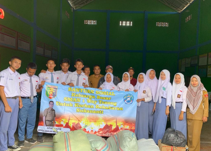 OSIS SMAN 1 Way Tenong Galang Donasi Peduli Korban Kebakaran di Pekon Sukananti
