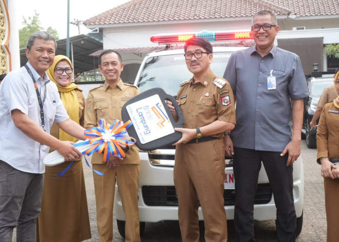 Bank Lampung Serahkan Ambulans CSR untuk Tingkatkan Layanan Kesehatan di Lampung Utara