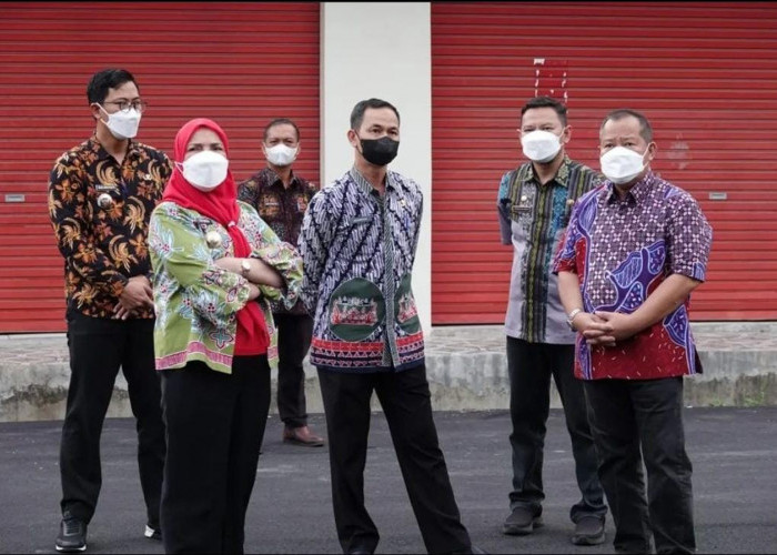 Bunda Eva Beri Bonus Pelaku UMKM Taman Kuliner Siger Sukaraja