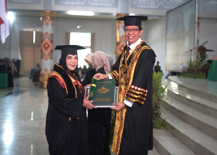 Eva Dwiana Raih Gelar Magister di UIN Raden Intan Lampung