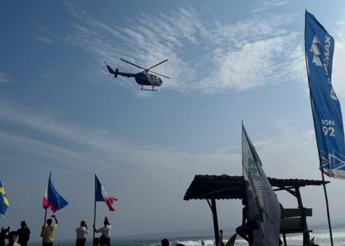 Pengamanan WSL Krui Pro 2025: Ditpolairud Polda Lampung Lakukan Patroli Udara dengan Helikopter