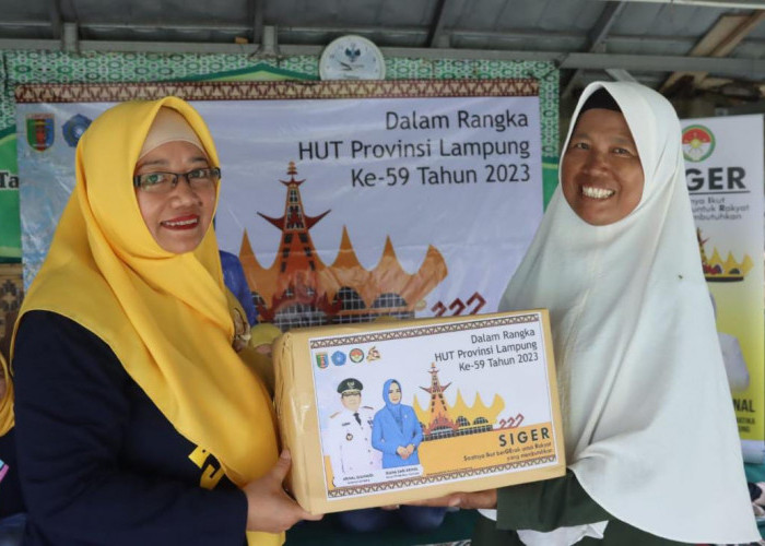 Jum'at Berkah, Dharma Wanita Diskominfotik Lampung Serahkan Bantuan di Panti Asuhan 