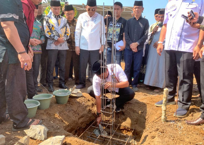 Pj Bupati Nukman Letakkan Batu Pertama, Pembangunan Masjid Al-Furqon Pekon Sukarame Dimulai 