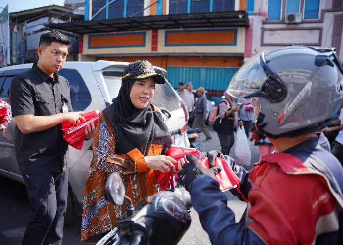 Eva Dwiana Ajak Warga Bandar Lampung Kibarkan Bendera Merah Putih