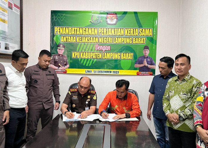 Perkuat Koordinasi dan Sinergitas, Kejari-KPU Lampung Barat Tandatangani MoU