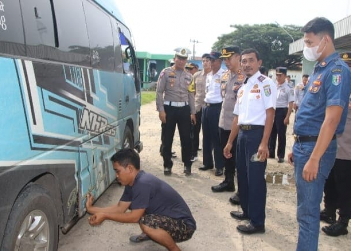 Inspeksi Ketat Angkutan Lebaran 2024 di Pringsewu, Sejumlah Kendaraan Ditemukan Bermasalah