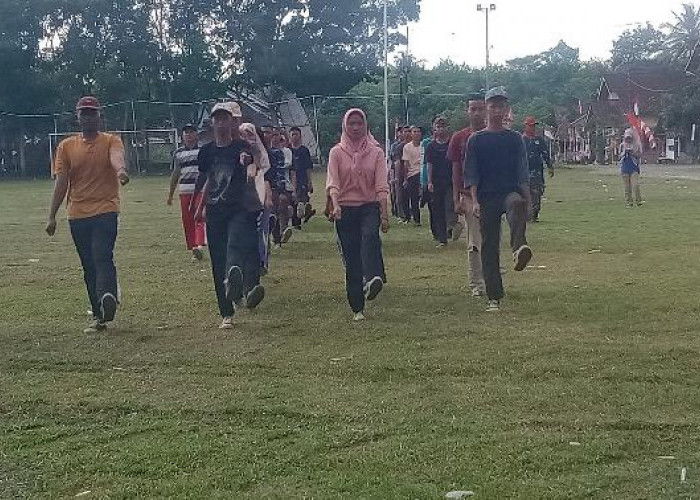 Paskibraka Kecamatan Jatiagung Latihan Bersama Anggota Babinsa 