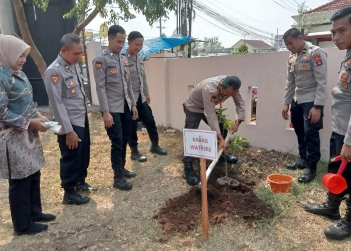 Biro SDM Polda Lampung Lakukan Penanaman 1000 Pohon dan Bhakti Sosial di Jatiagung 