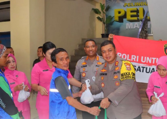 Polresta Bandar Lampung Salurkan 300 Paket Sembako, Perkuat Kepedulian Sosial di Akhir Tahun