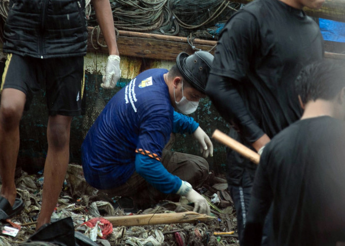 KNPI Lampung dan RPL Berkolaborasi dengan Masyarakat Bersihkan Pantai