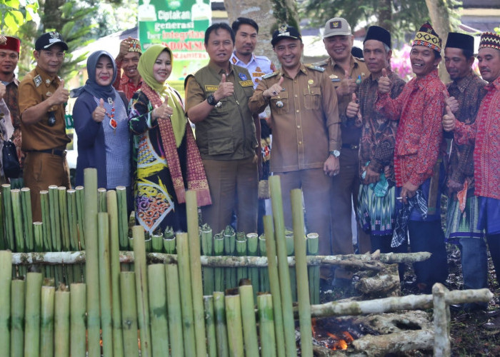 Lestarikan Budaya, Pemkab Lampung Barat Gelar Ngelemang Bebakhong