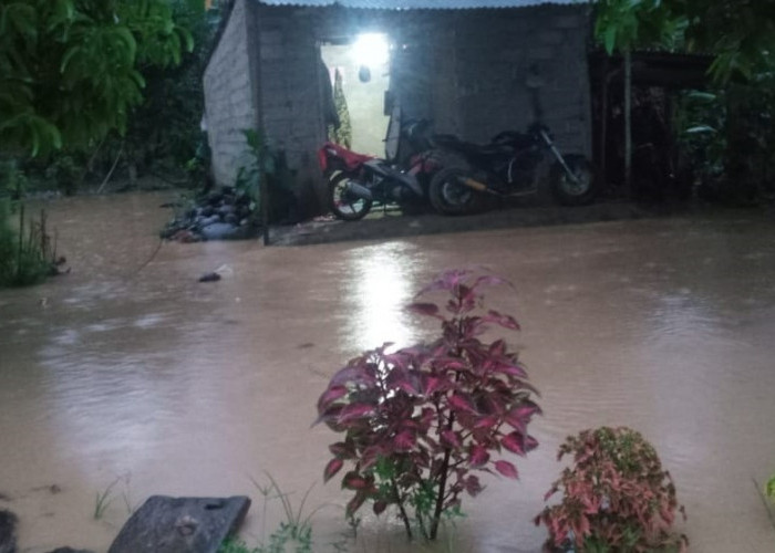Way Samang Meluap, Sejumlah Rumah di BNS Terendam Banjir