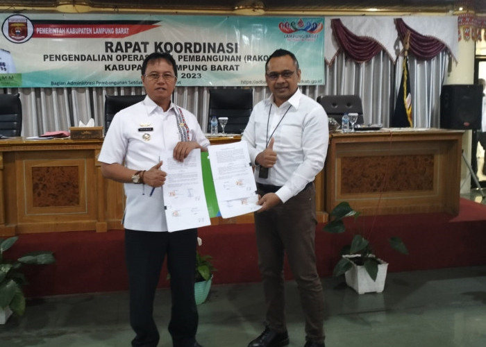 Pemkab Lampung Barat-BPJS Ketenagakerjaan Tandatangani MoU, Sekaligus Serahkan Santunan Kematian-Kartu