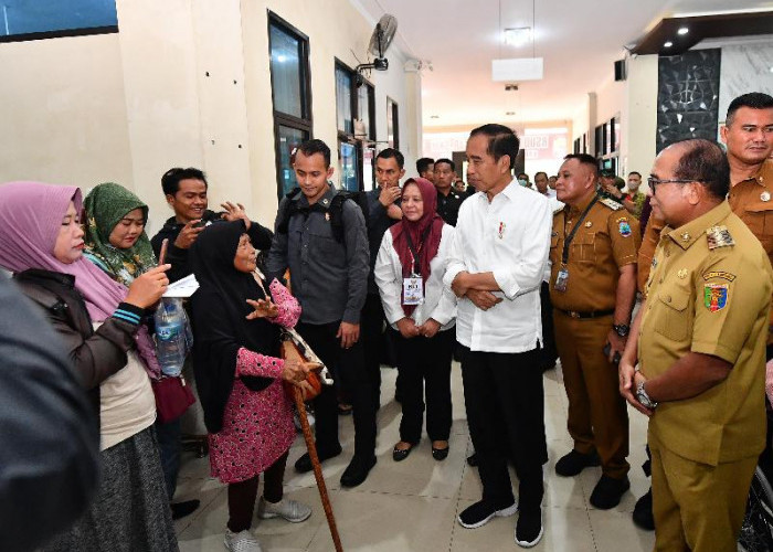 Kunjungi RSUD Bob Bazar, Jokowi Janji Tambah Fasilitas dan Ruang Rawat Inap 