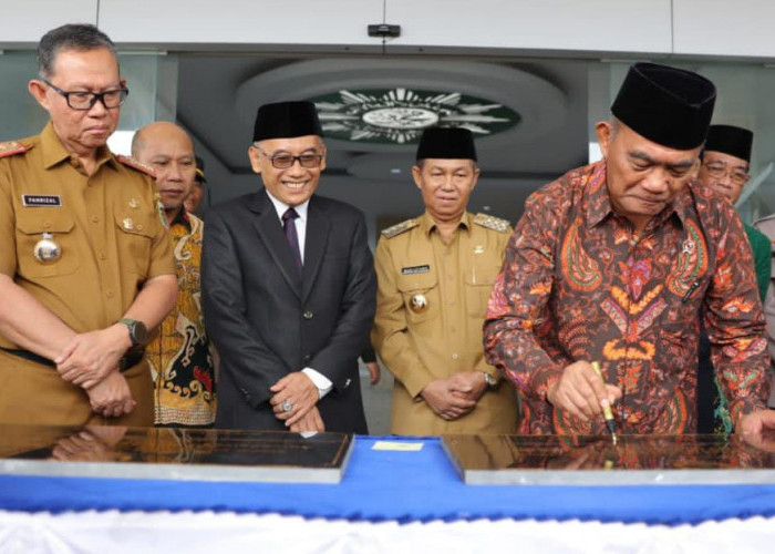 Sekdaprov Lampung Dampingi Menko PMK RI Resmikan Gedung Rektorat Universitas Muhammadiyah Kotabumi