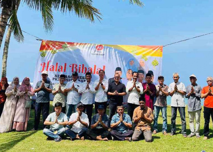 DPD PKS Pesbar Gelar Halal Bihalal di Pantai Illahan, Apresiasi Kader Berprestasi