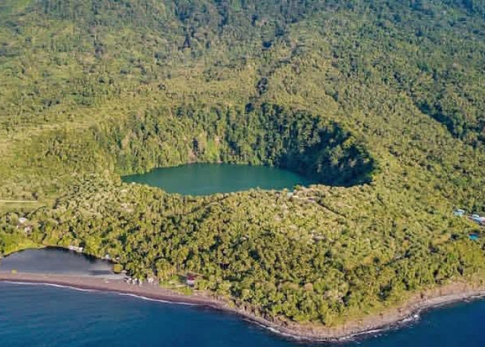Danau Tolire, Destinasi Wisata Alam yang Sarat Legenda