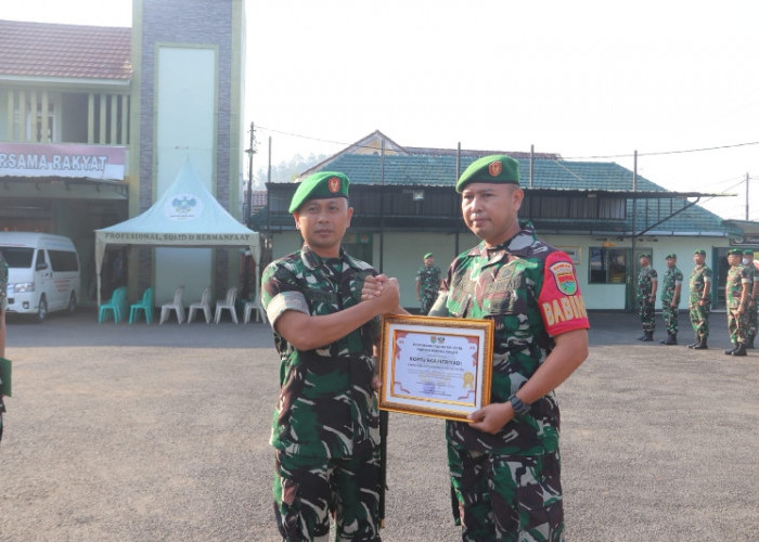 Babinsa Koptu Eka Fitriyadi Terima Penghargaan atas Dedikasi Redam Gejolak Unjuk Rasa