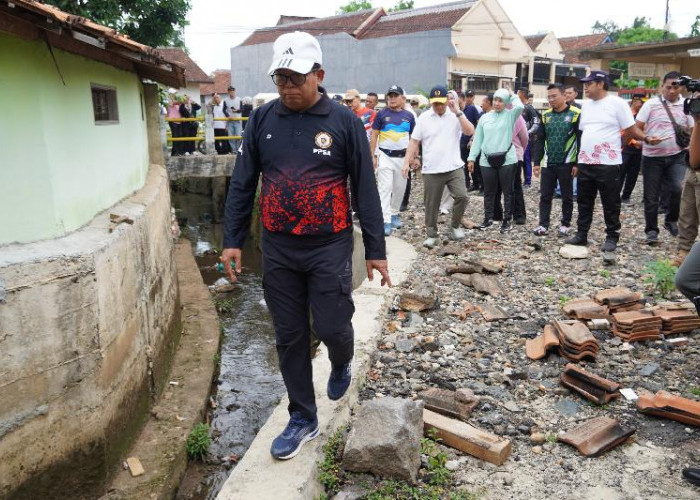 Pj Gubernur Lampung Tinjau Lokasi Rawan Banjir di Rajabasa, Fokus pada Perbaikan Sungai dan Penegakan Perda