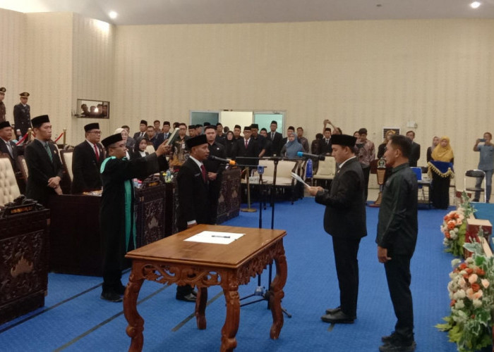 DPRD Pesisir Barat Gelar Paripurna PAW, Ali Rahman Resmi Gantikan Pieter