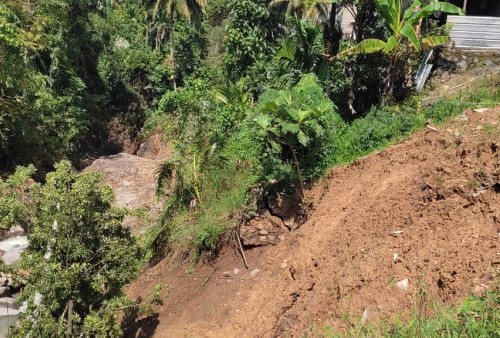 Banjir Bandang Way Pemancar, Longsor Ancam Rumah Warga
