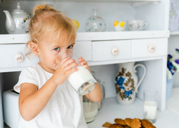 Anak Usia 1 Tahun Masih Perlu Susu? Ini Penjelasan Lengkap untuk Orang Tua