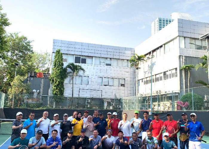 Pererat Silaturahmi Pj Gubernur Samsudin dan Jajaran Pemprov Olahraga Tenis Bersama Jajaran Kemenpora