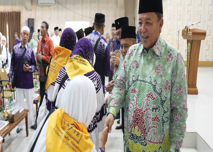 Jemaah Calon Haji Kloter Pertama Lampung Dilepas Gubernur Arinal