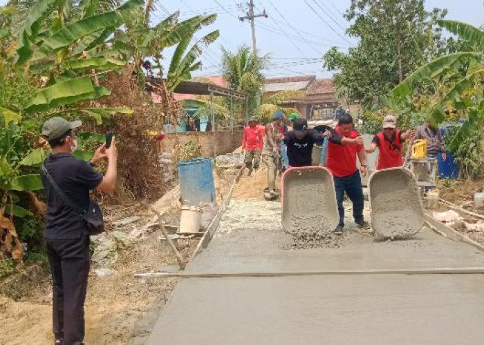 Pemerintah Desa Jatimulyo Bangun Jalan Lingkungan Ratusan Meter 