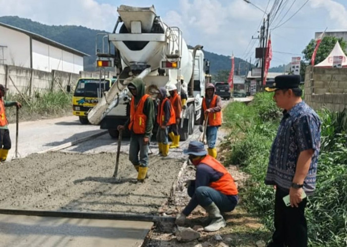 Bertahun-tahun Rusak, Jalan Tirtayasa Akhirnya Mulai Diperbaiki