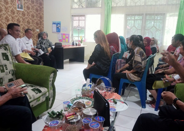 Waduh! Puluhan Pedagang Pasar Sentral Geruduk Kantor DLH Lampung Utara