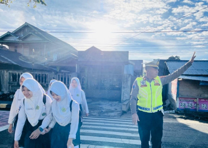 Polisi Jaga 12 Titik Jalan Sudirman, Prioritaskan Keselamatan Pelajar di Liwa