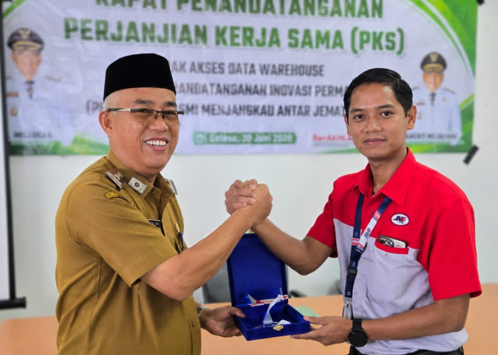 JNE Lampung Gandeng Disdukcapil Pesisir Barat Antar Dokumen Kependudukan ke Rumah