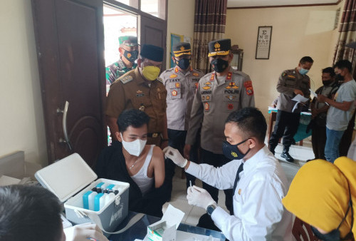 Kapolda Lampung Tinjau Pelaksanaan Vaksinasi Covid-19 di Polres Lamtim