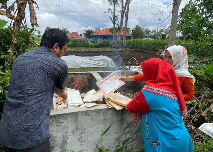 Disdikbud Lampung Barat Musnahkan 181 Blanko Ijazah Tahun Ajaran 2022/2023
