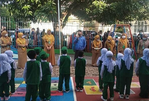 Kunjungi TK Al-Amin, Ini Pesan Lurah Rawalaut